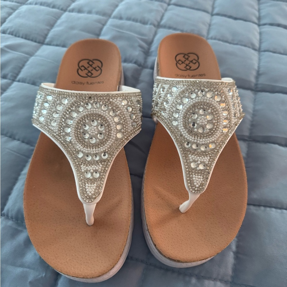 Daisy Fuentes Silver Tan Sandals with Ornate Embellishments